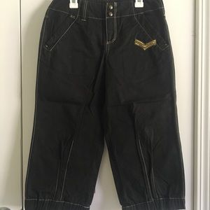 CINCHED CAPRI PANTS